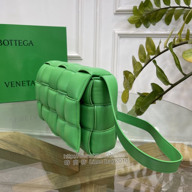 Bottega veneta高端女包 寶緹嘉編織小牛皮肩背包 BV經典款Cassette枕頭包  gxz1155